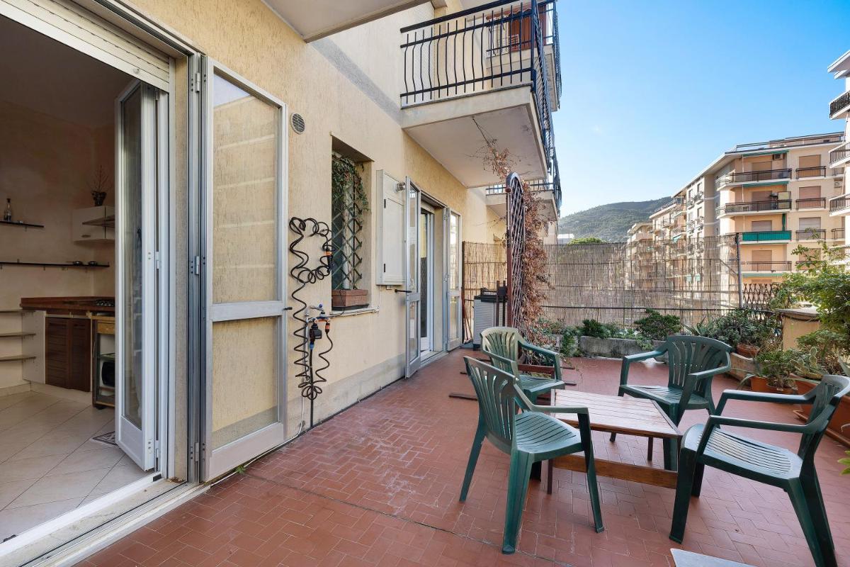 Appartamento con Ampio Terrazzo - Housity