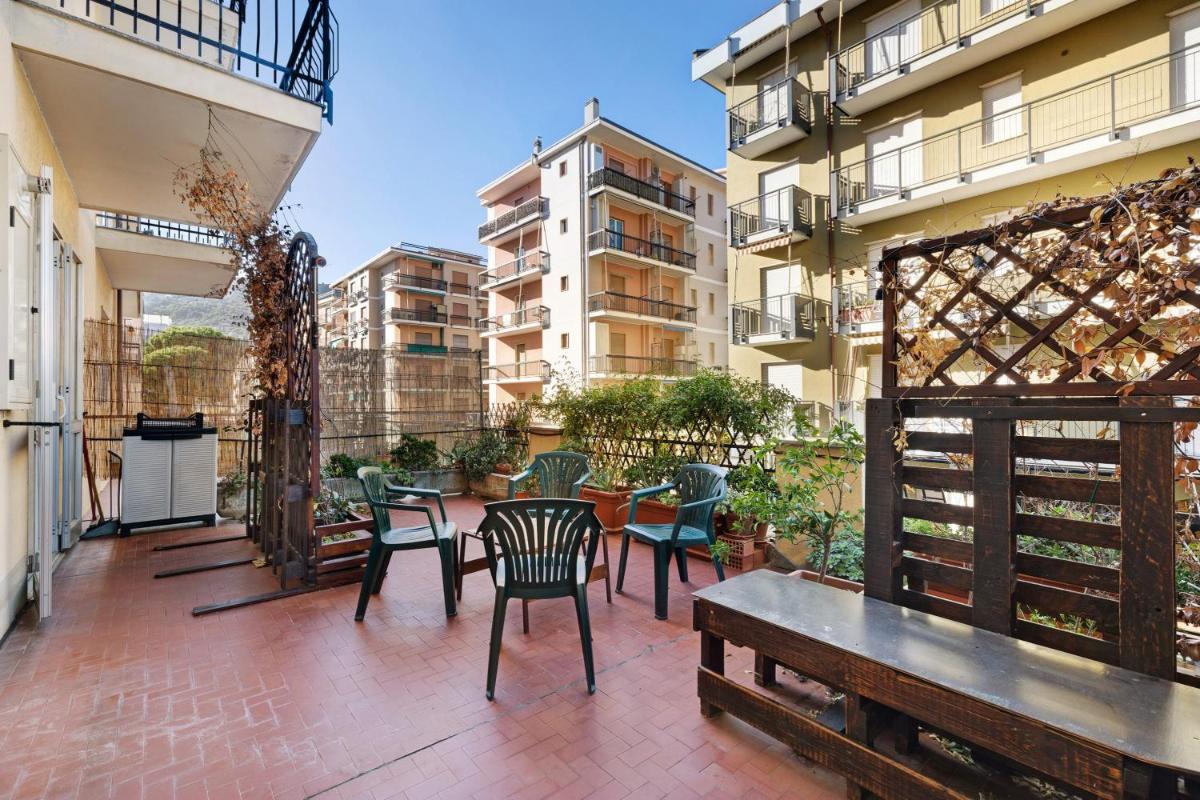 Appartamento con Ampio Terrazzo - Housity
