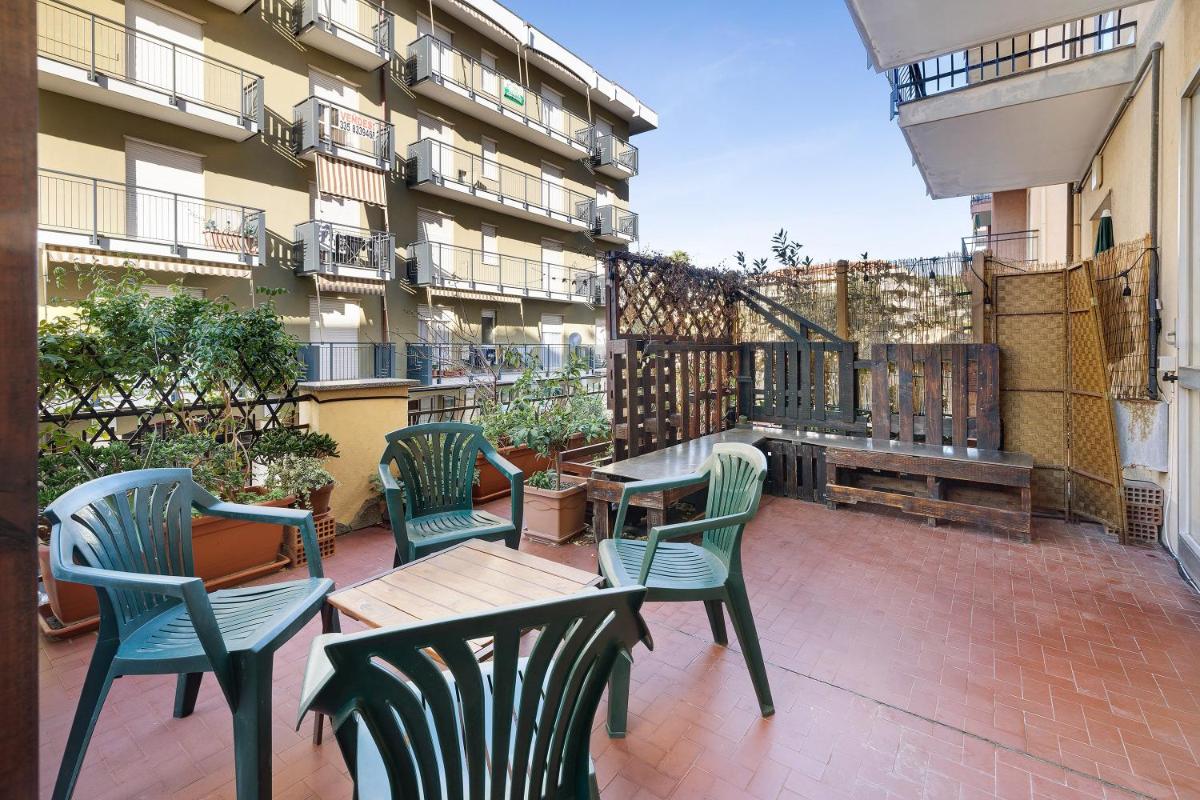 Appartamento con Ampio Terrazzo - Housity