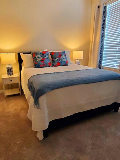 Cheerful 4 bedroom house at The Olive Branch. - Housity