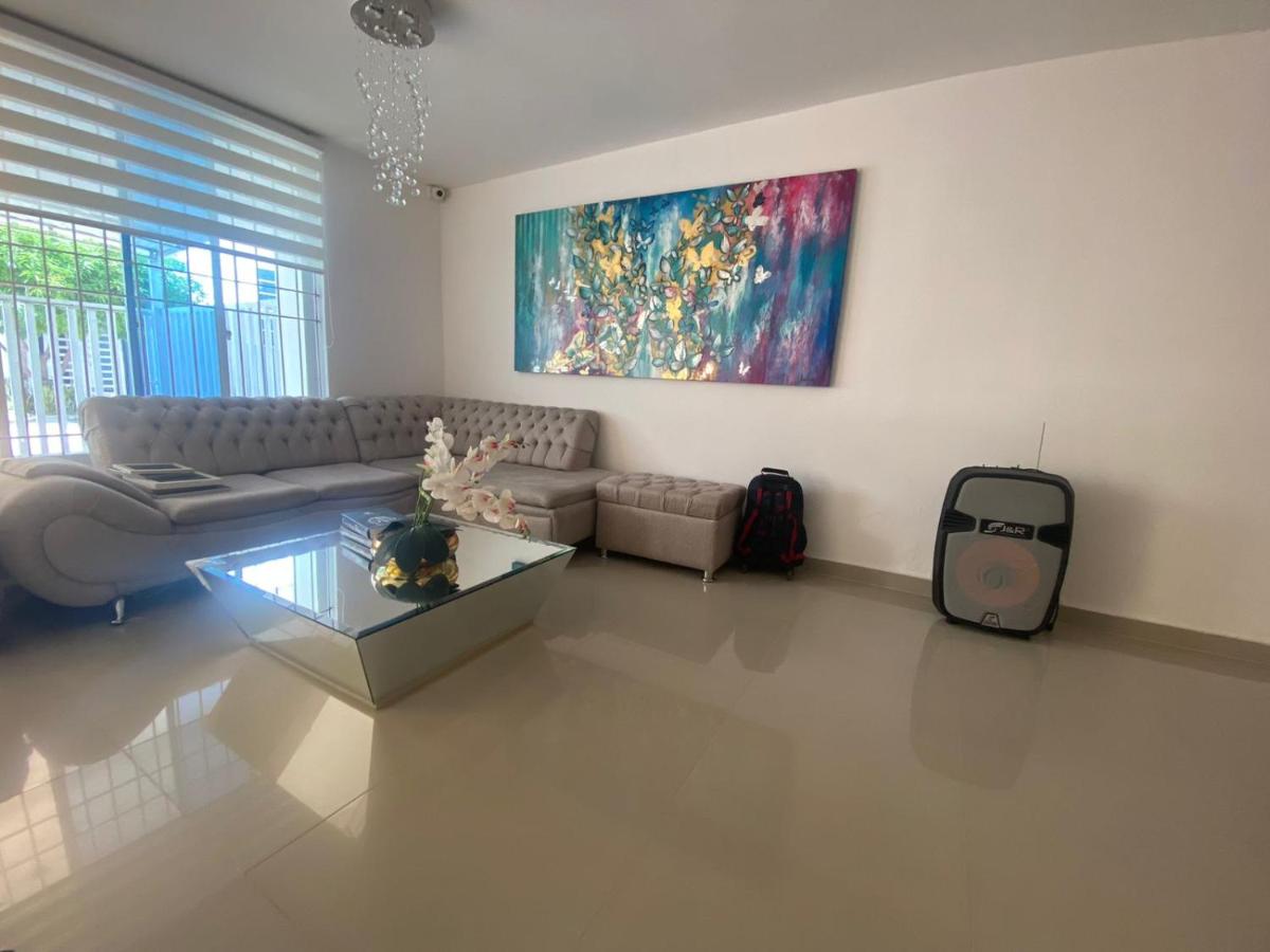 Confortable habitación con baño privado y A/C al lado de la universidad andina - Housity