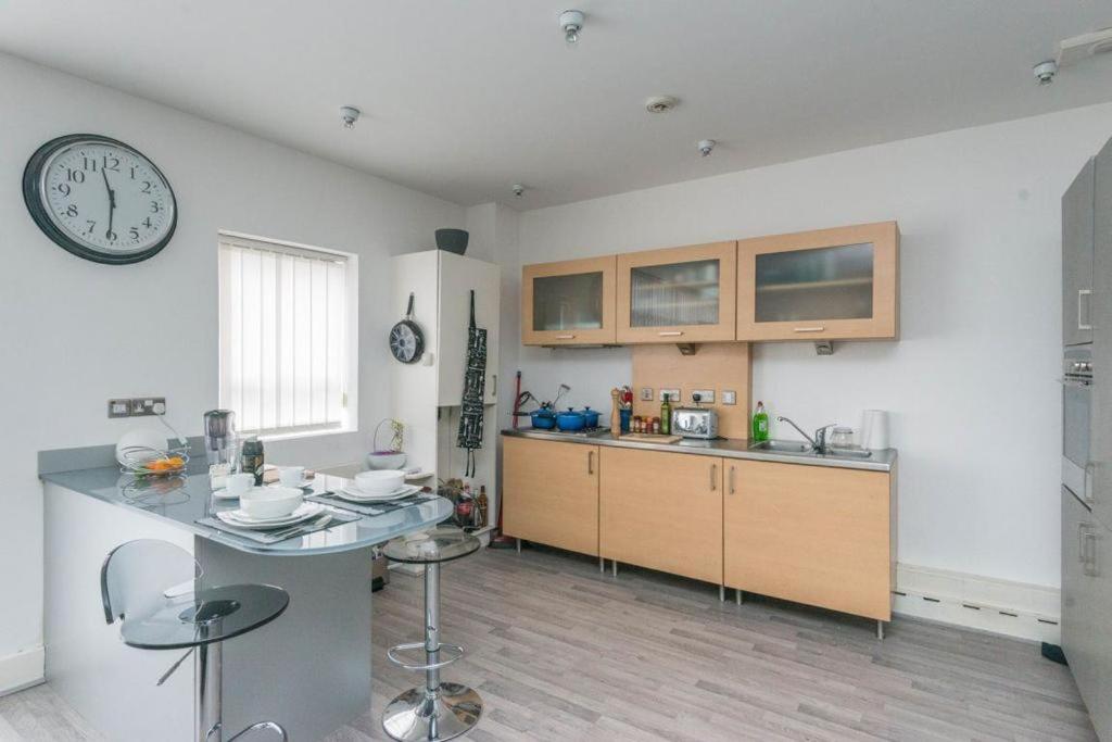 Short Stay Accommodation Sheffield for Contractors and Weekend stays - Housity