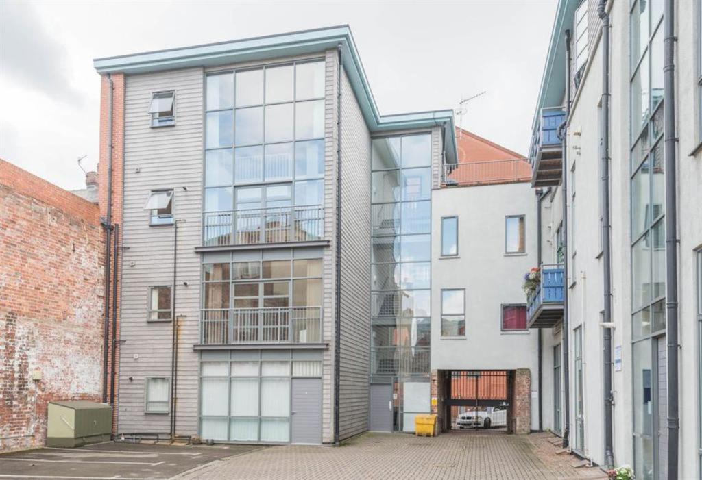 Short Stay Accommodation Sheffield for Contractors and Weekend stays - Housity