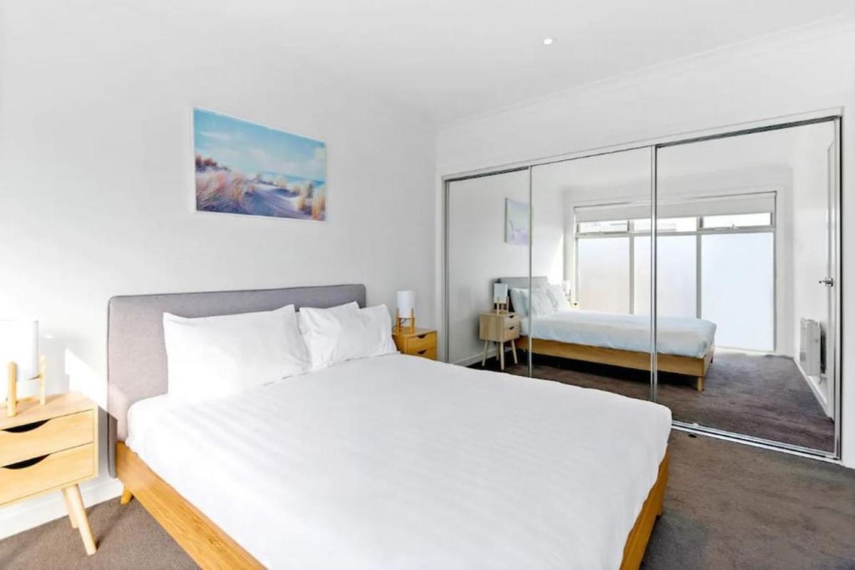 2Bdrm Beachside Town House with Ocean Views - Housity