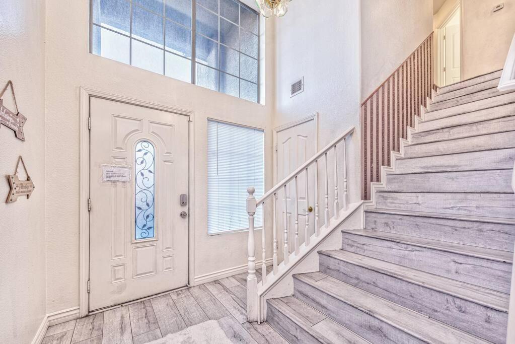 Magic Palace - Luxe 4BR House w/ heated pool & Spa - Housity