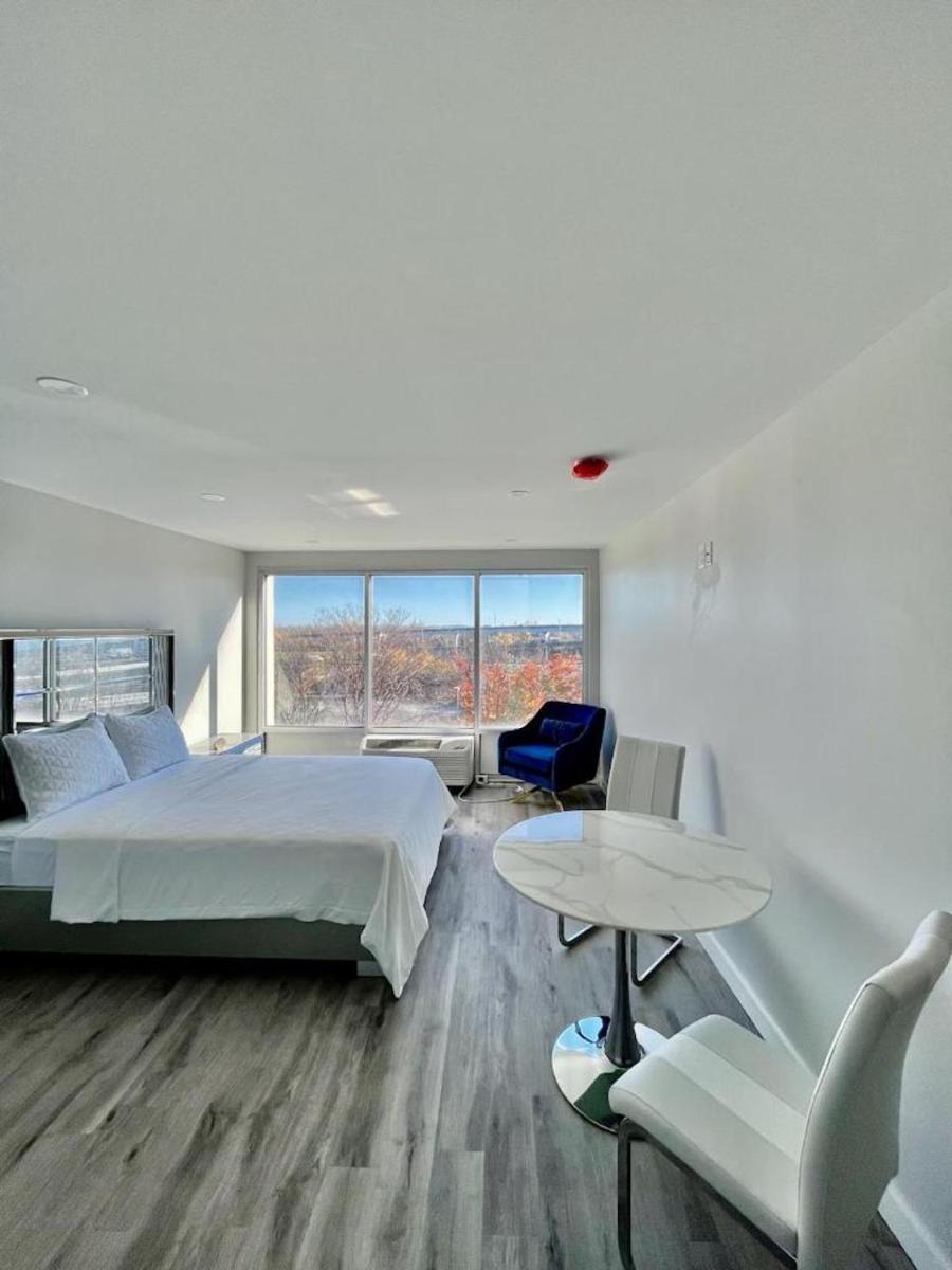 Queen of Charm Luxury Suite Downtown Hartford Location!Location!Location! - Housity