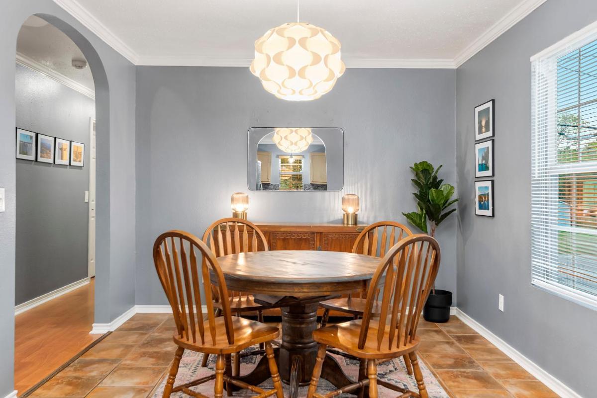Sunnyside Retreat - Housity