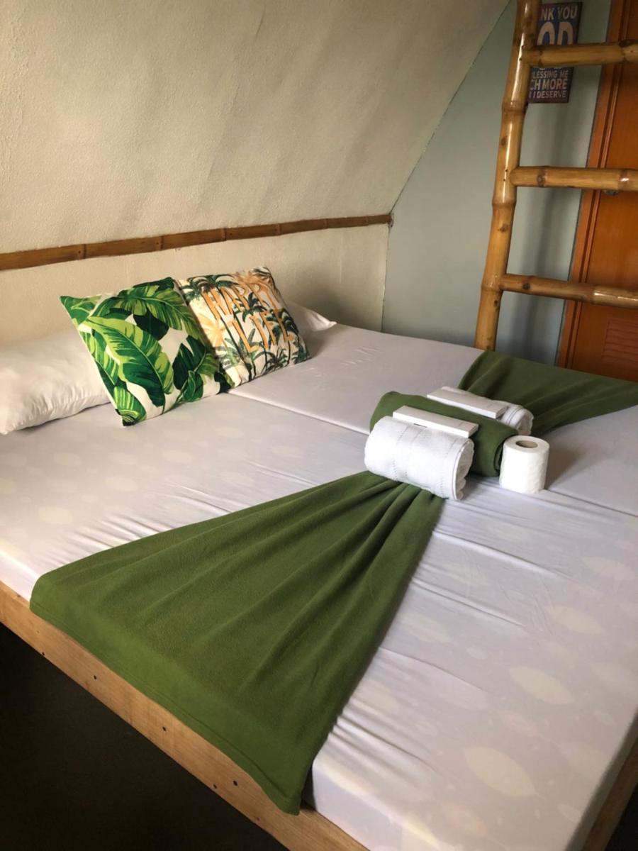 Faith Bay Huts - Housity