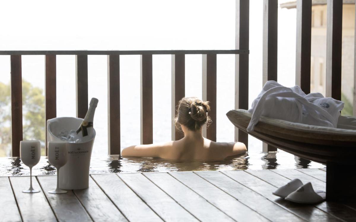 Mascotas con sus dueños en Hospes Maricel y Spa, Palma de Mallorca, a Member of Design Hotels