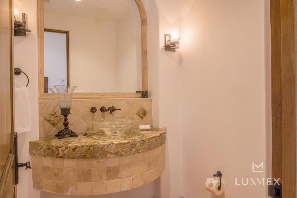 Amazing 5bd Villa Del Mar Villa with Full Staff and Steps from the Beach - Housity