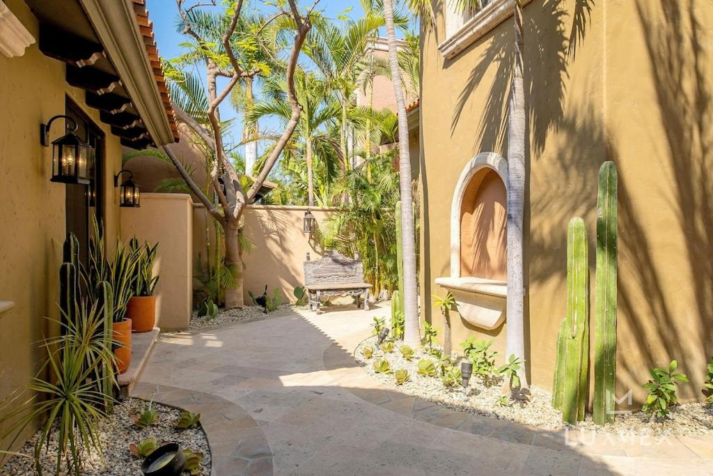 Amazing 5bd Villa Del Mar Villa with Full Staff and Steps from the Beach - Housity