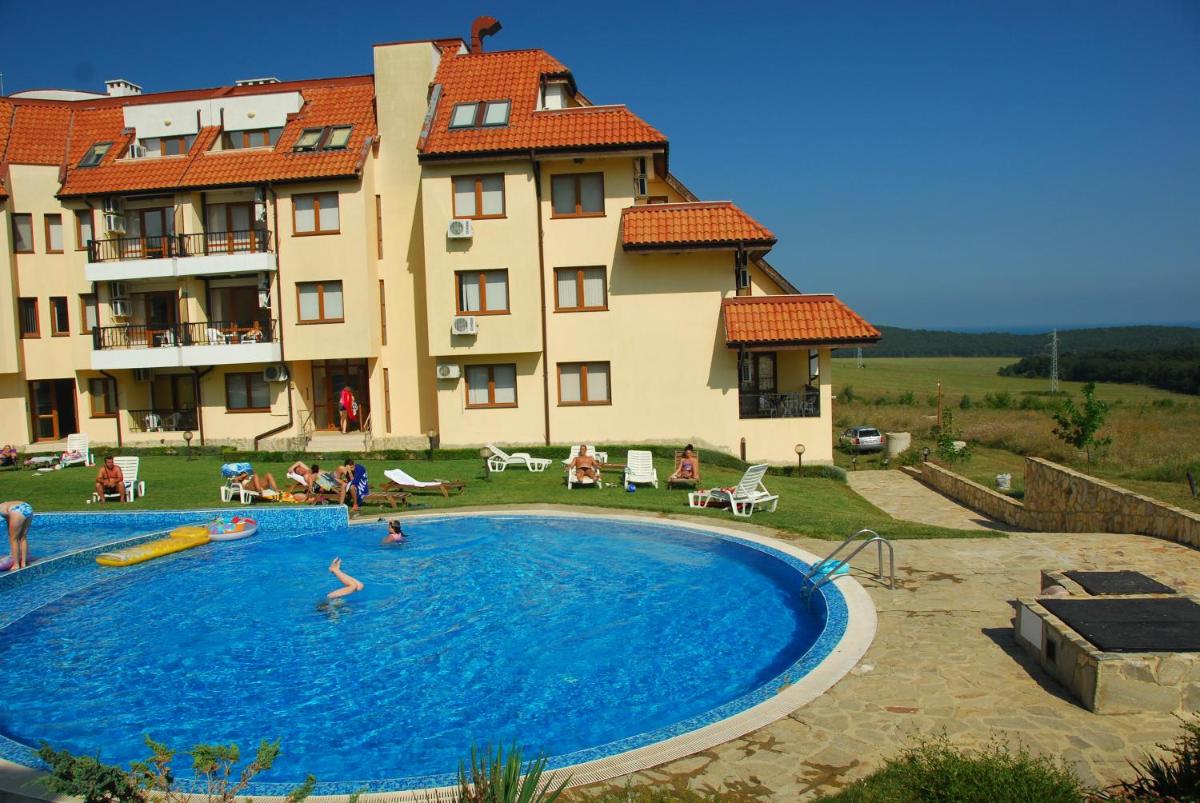 Oasis Beach Apartments Kamchia - Housity