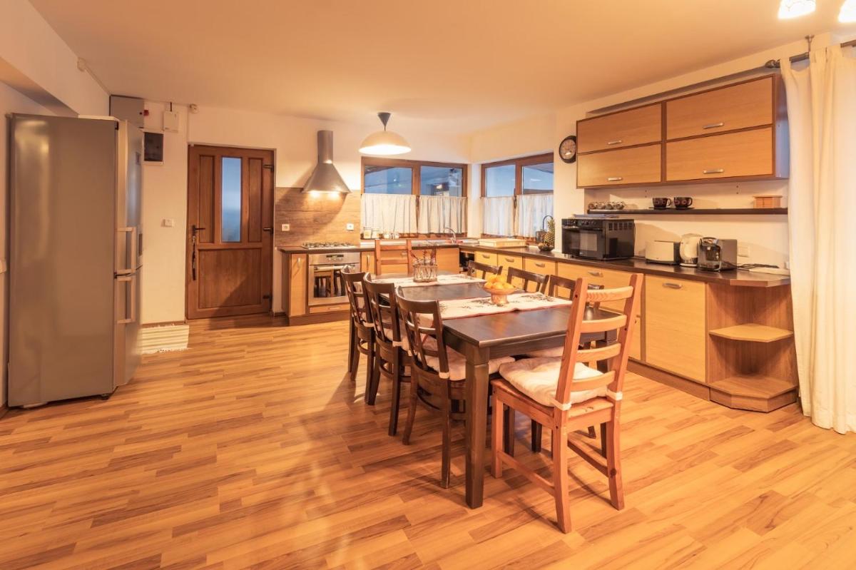 Cheerful 4-bedroom & kids friendly home - Housity