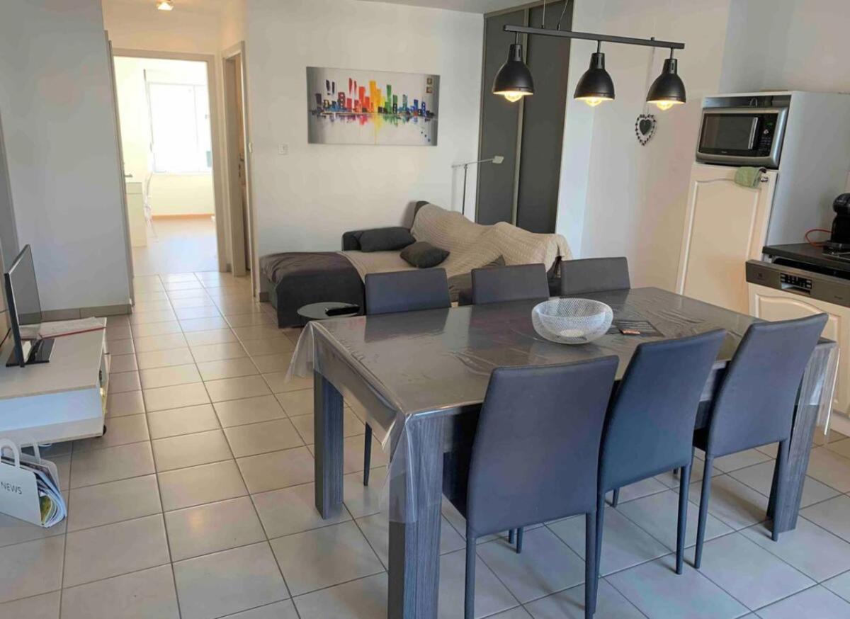 Magnifique T3 avec balcon vue montagne , plein centre et proche du lac - Housity