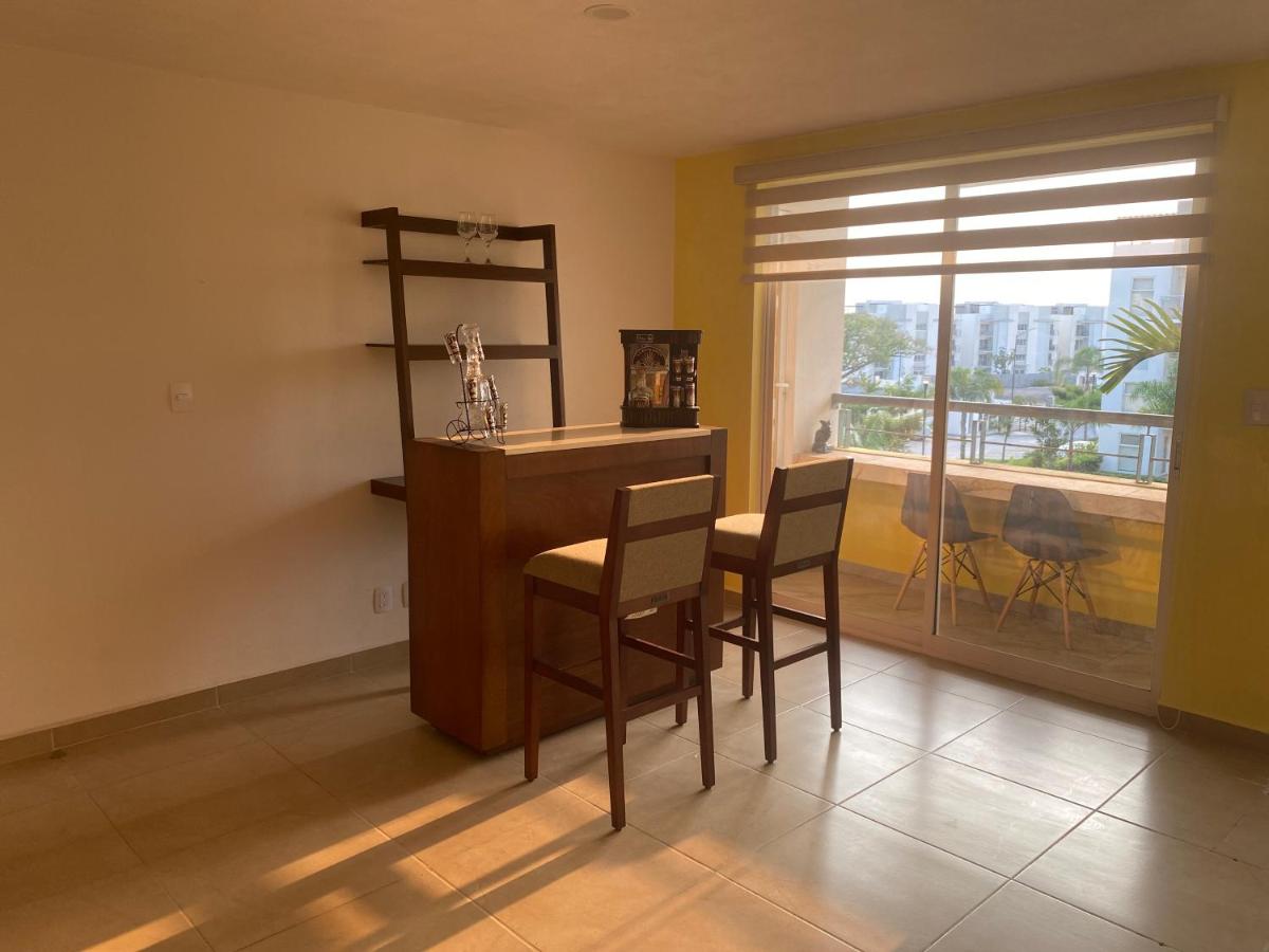Hermoso departamento con alberca climatizada, gym y lago artificial - Housity