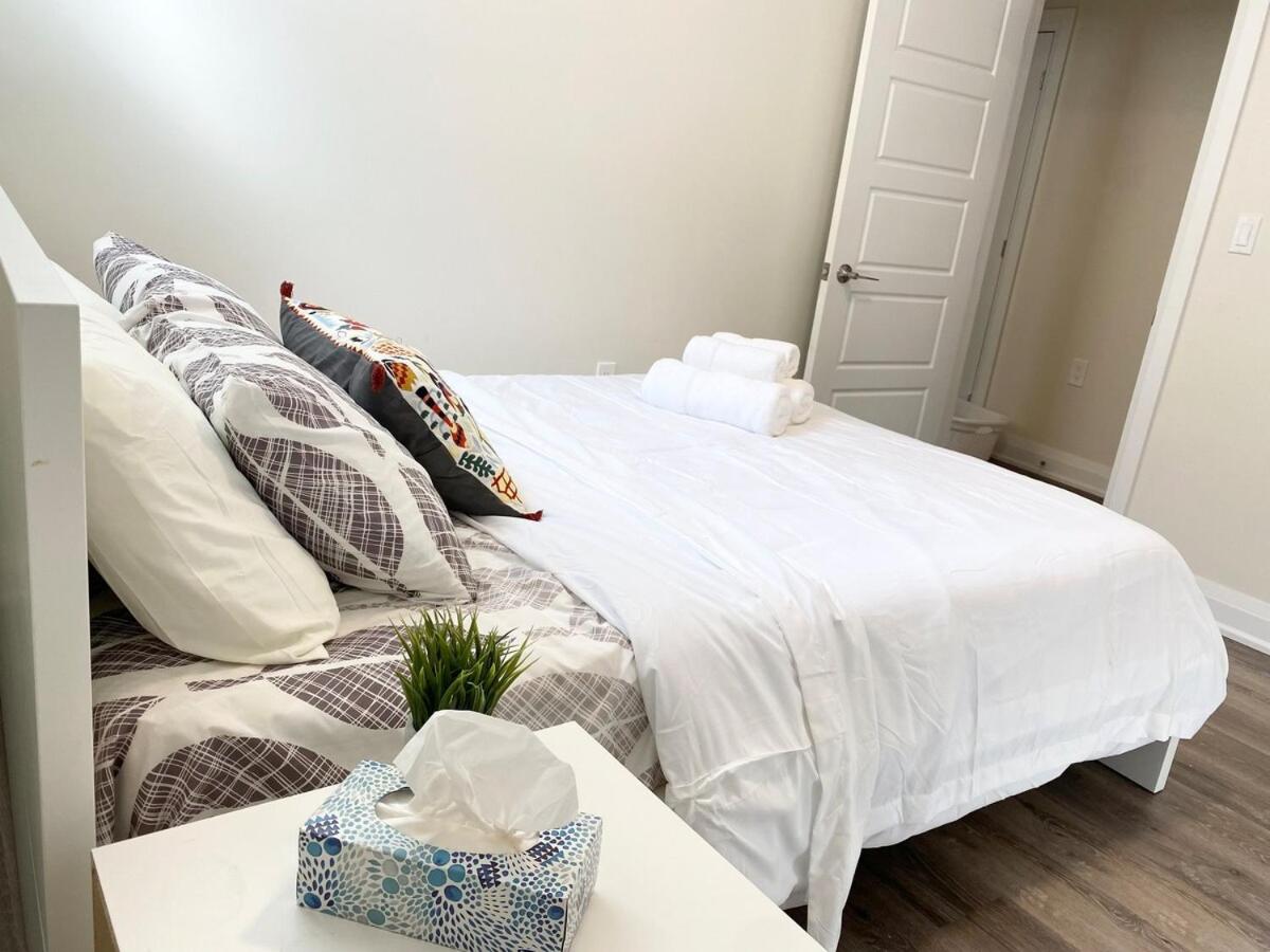 Modern Private Bedroom next to Beach and GoStation - Housity
