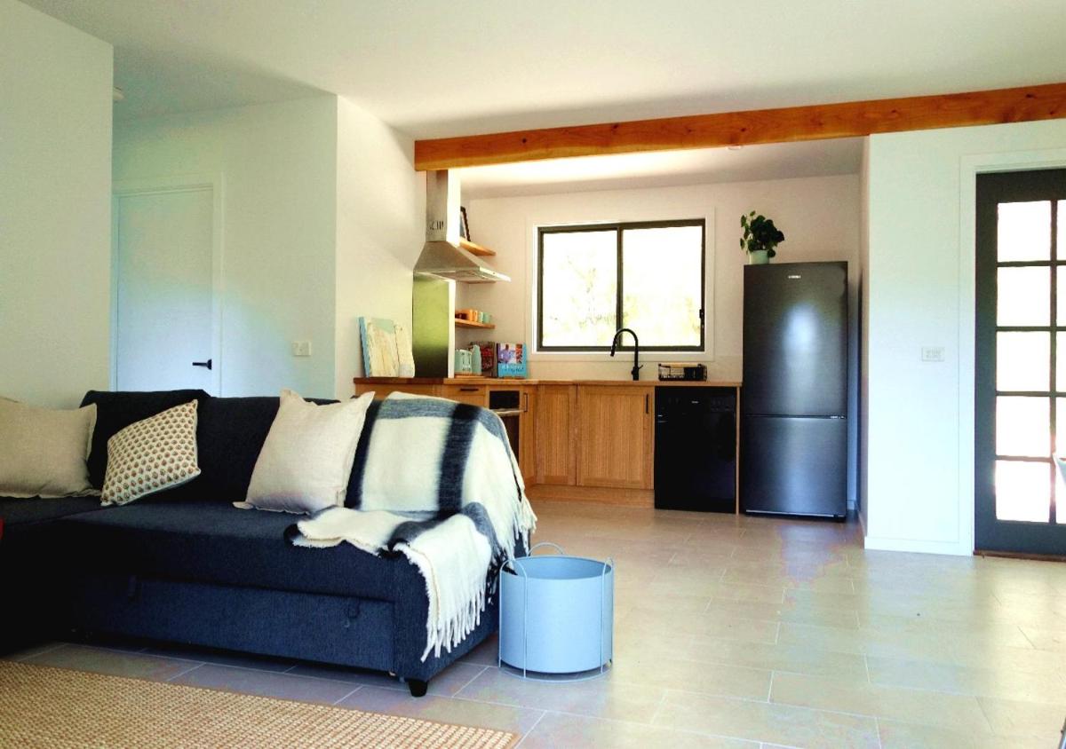 Peaceful bush retreat in newly renovated lodge in St Andrews - Housity