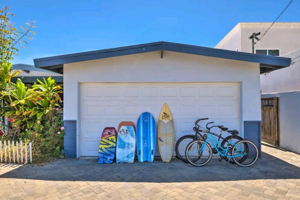 Inviting Duplex with Fire Pit, Bikes ca 1 Mile to Beach - Housity