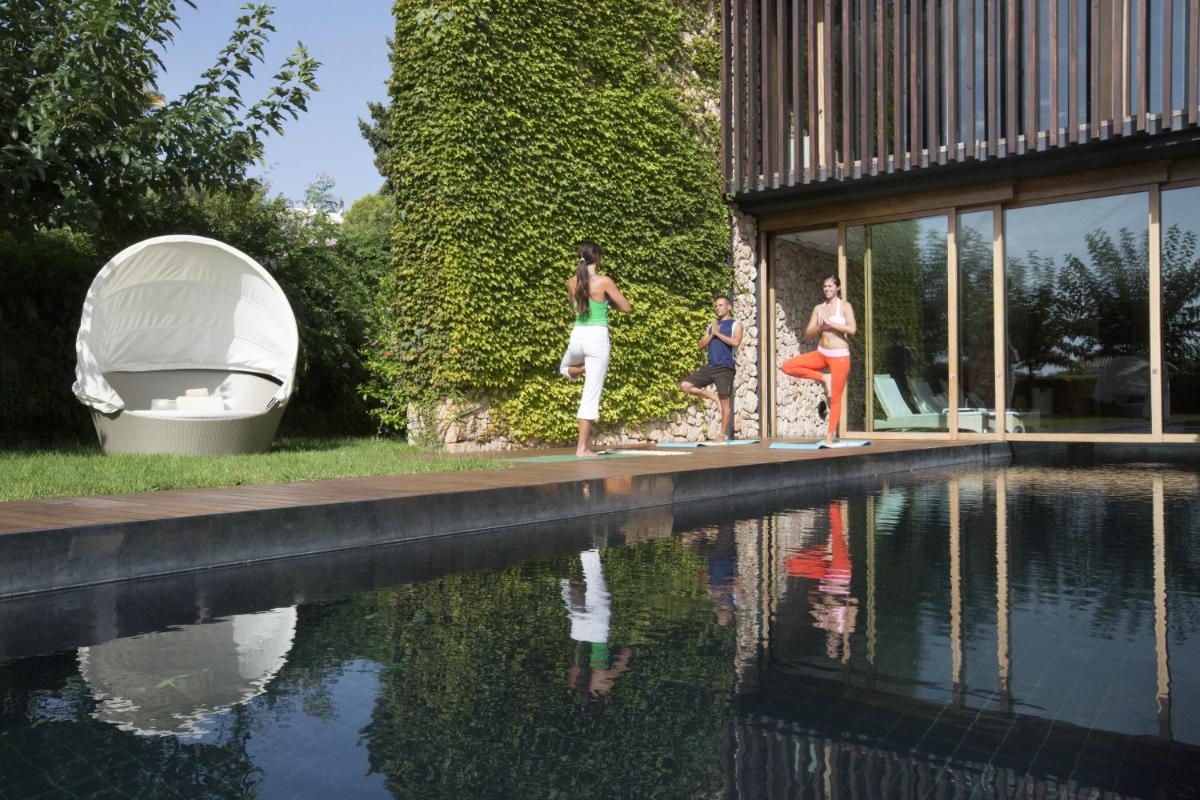 Jardín al aire libre en Hospes Maricel y Spa, Palma de Mallorca, a Member of Design Hotels