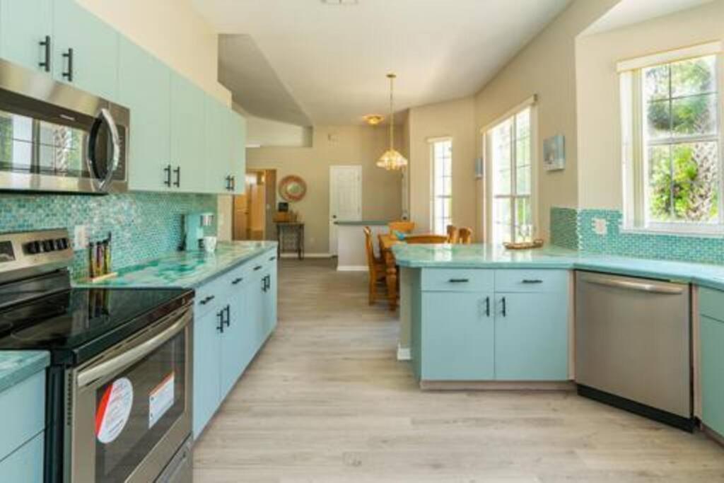 Beautiful, Pet-Friendly Coastal Getaway - Housity