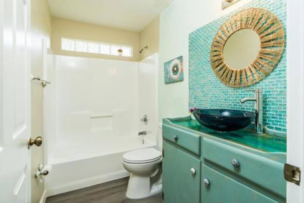 Beautiful, Pet-Friendly Coastal Getaway - Housity