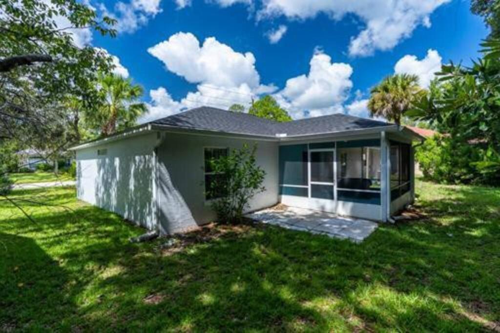 Beautiful, Pet-Friendly Coastal Getaway - Housity