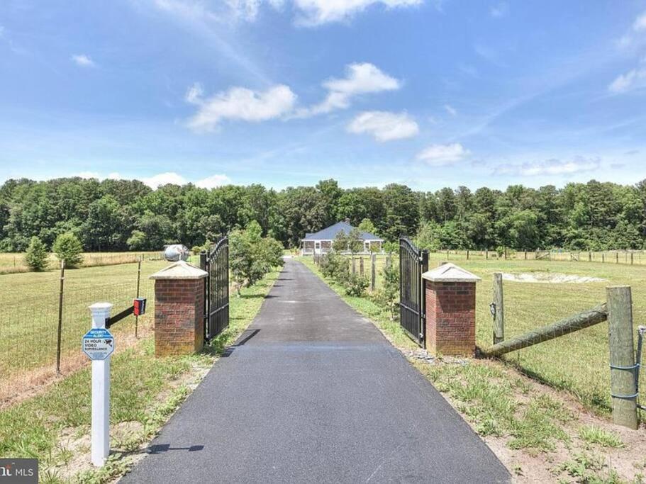 Suitetrails - Christian Grace Ranch - Luxury & Seclusion w/ Views and Farm Animals