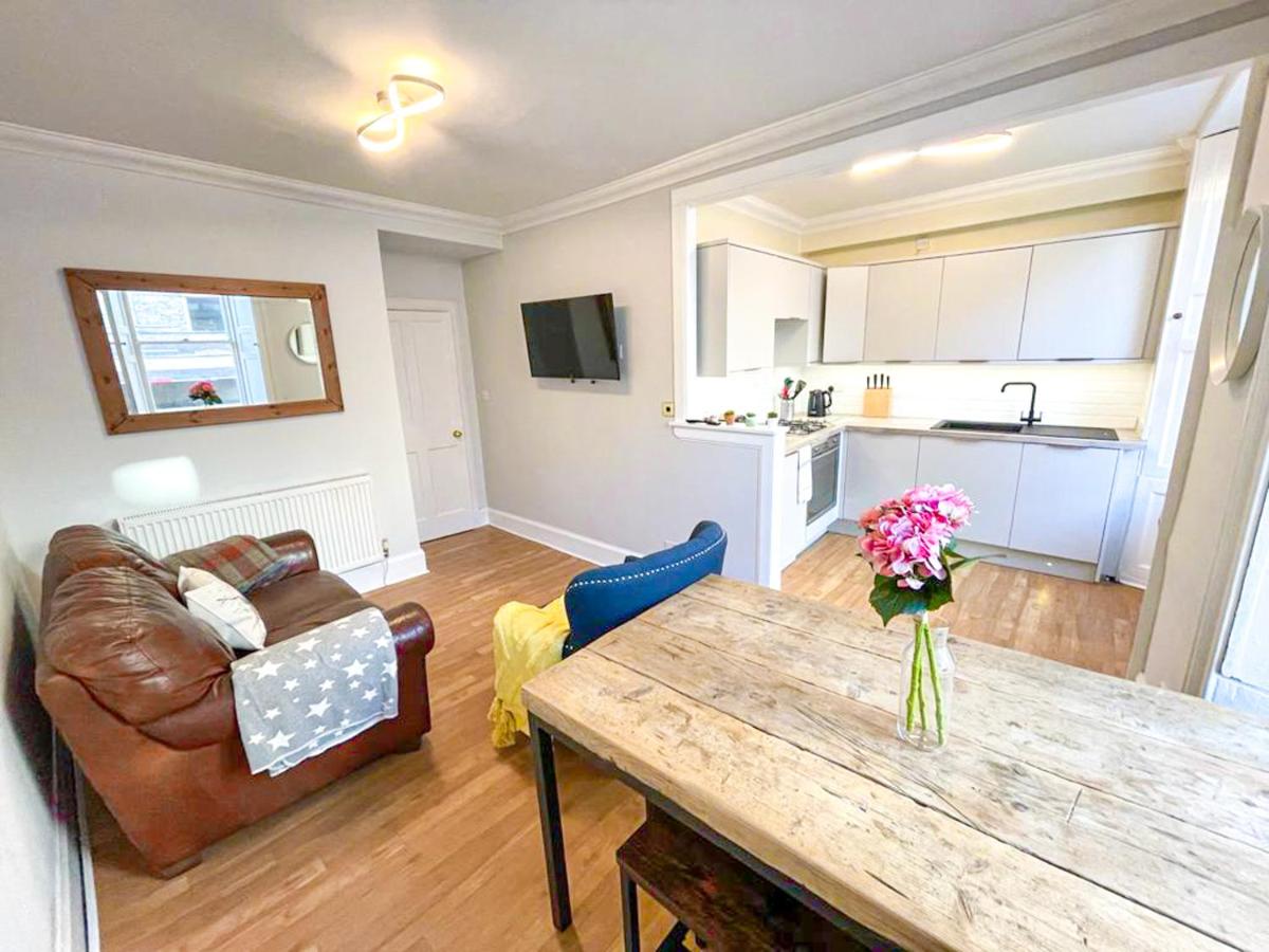 Rose Street's Hidden Treasure- 2Bed Newly Refurbished Apt - Housity