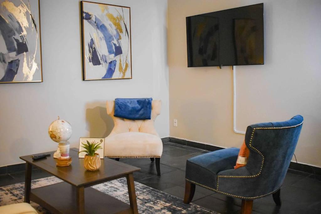 LOVELY 1 BR 2Bed. MONTROSE/HOUSTON GETAWAY - Housity