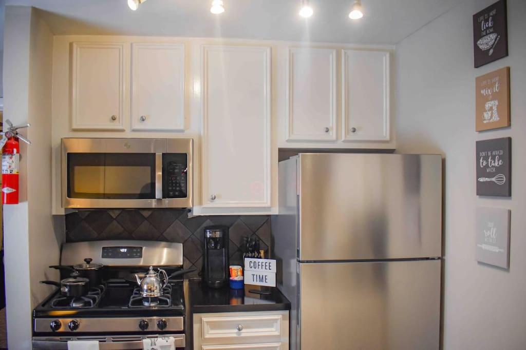 LOVELY 1 BR 2Bed. MONTROSE/HOUSTON GETAWAY - Housity