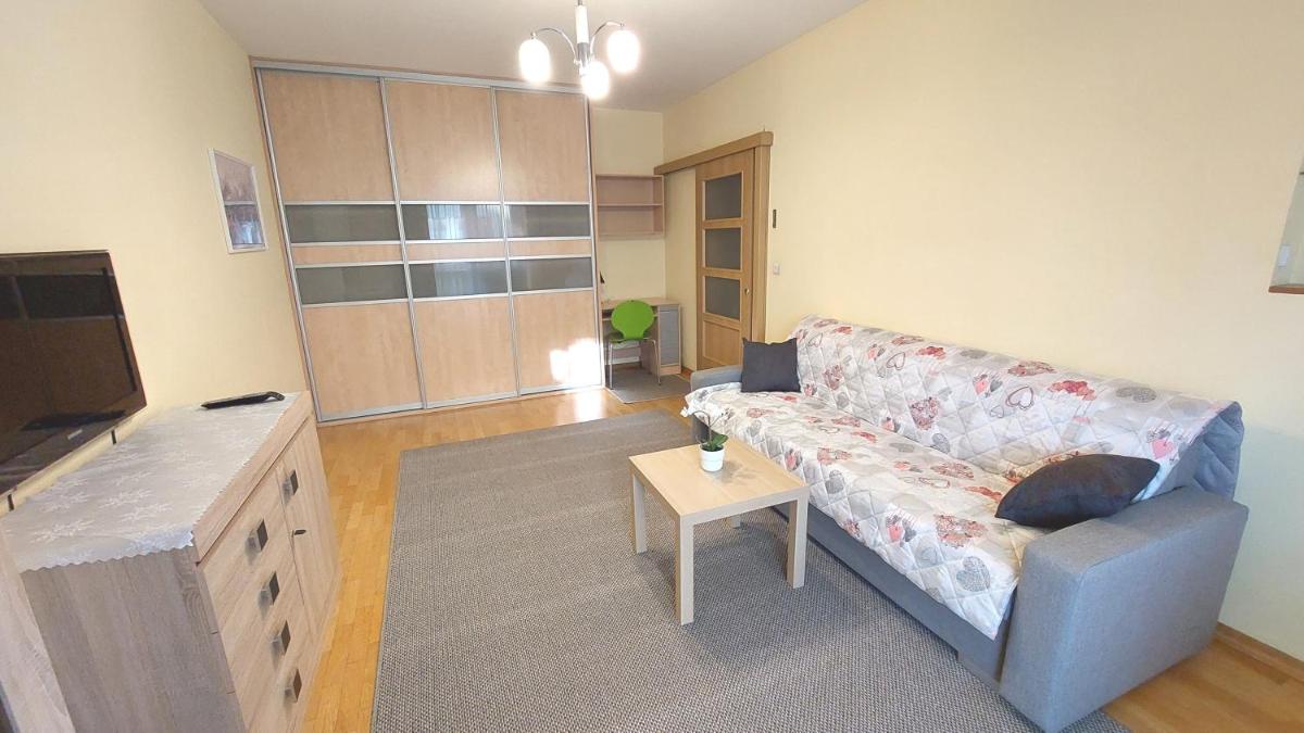 Apartment close Warsaw Airport - Bus 15min - Housity