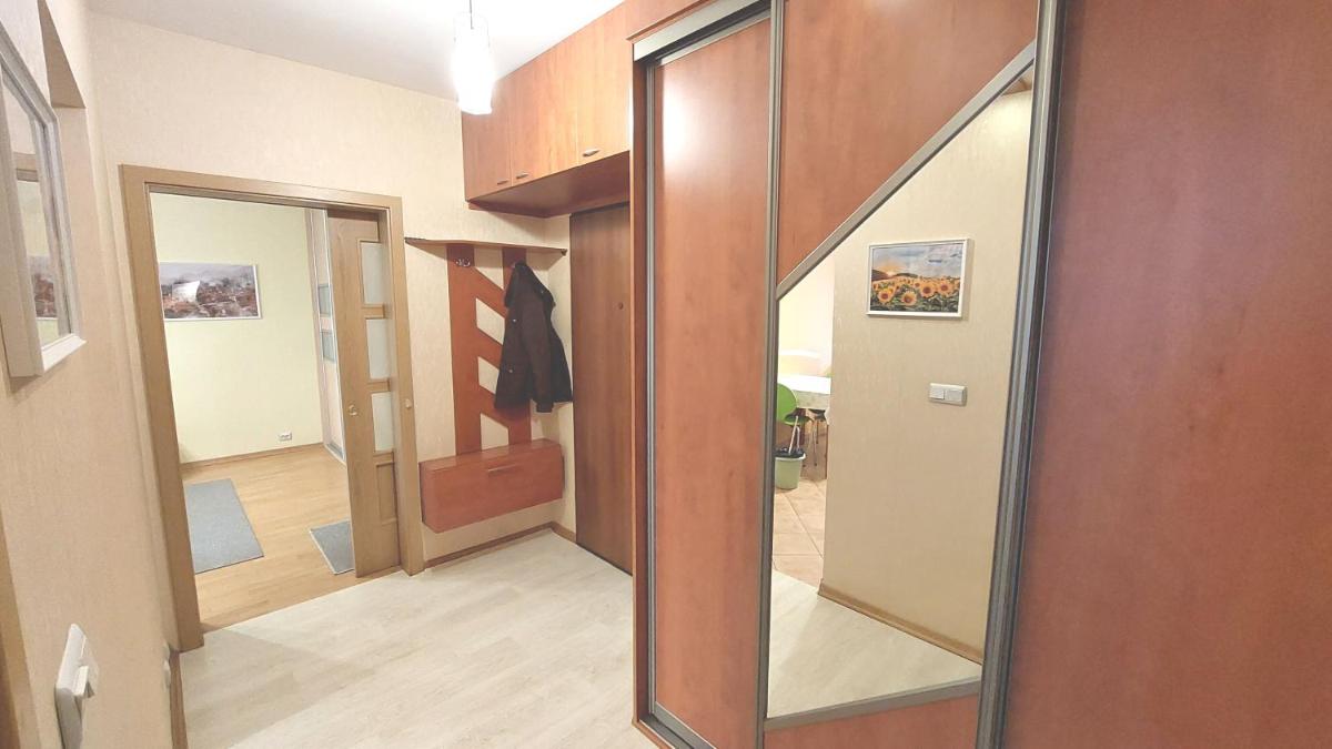 Apartment close Warsaw Airport - Bus 15min - Housity