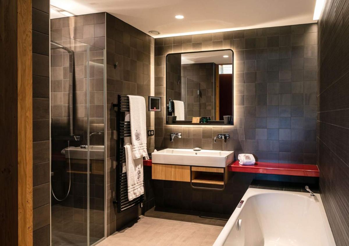 Salle de bains dans l'établissement Hotel des Berges, Restaurant Gastronomique & Spa