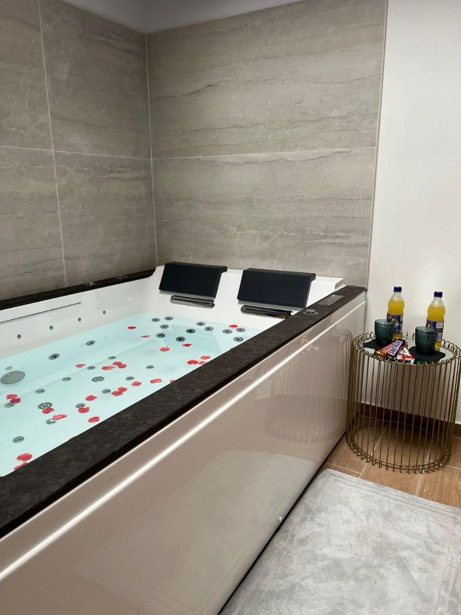 Suitetrails - Appartement de luxe baignoire balnéothérapie à 10 min du centre ville d'Avignon