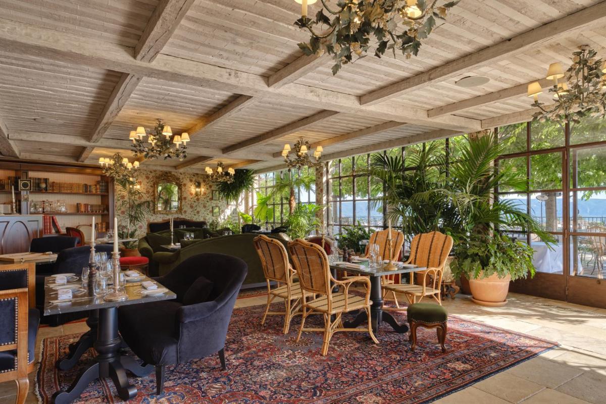 Coin salon dans l'établissement Airelles Gordes, La Bastide