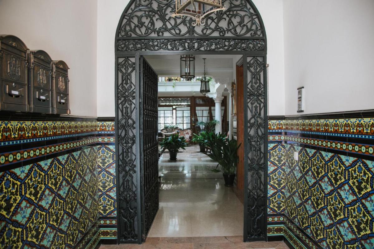 Andalusian Palace - Housity