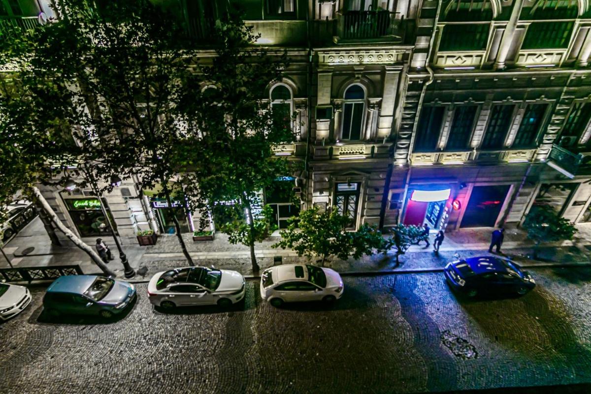 Central Apartment De Lux - Housity