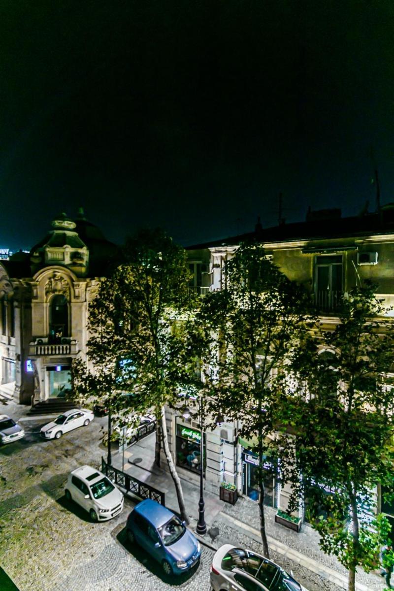 Central Apartment De Lux - Housity