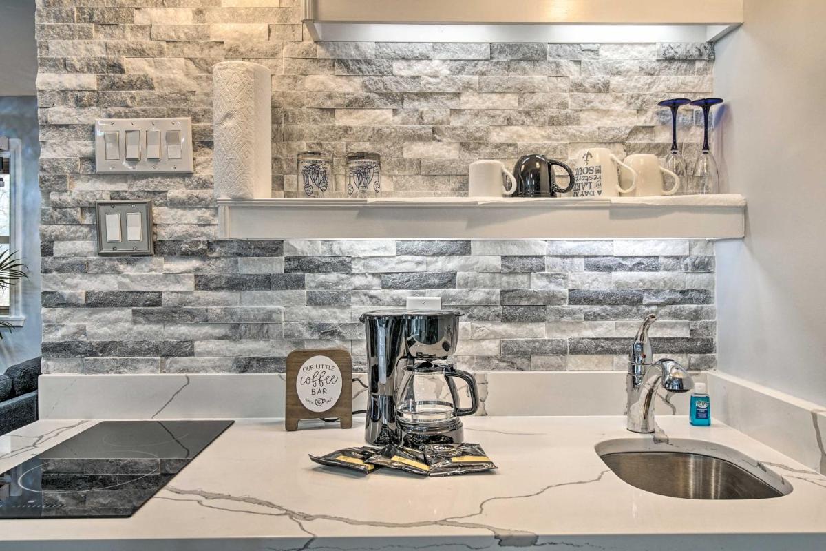 Sauna and Game Room Lake House in Locust Grove! - Housity