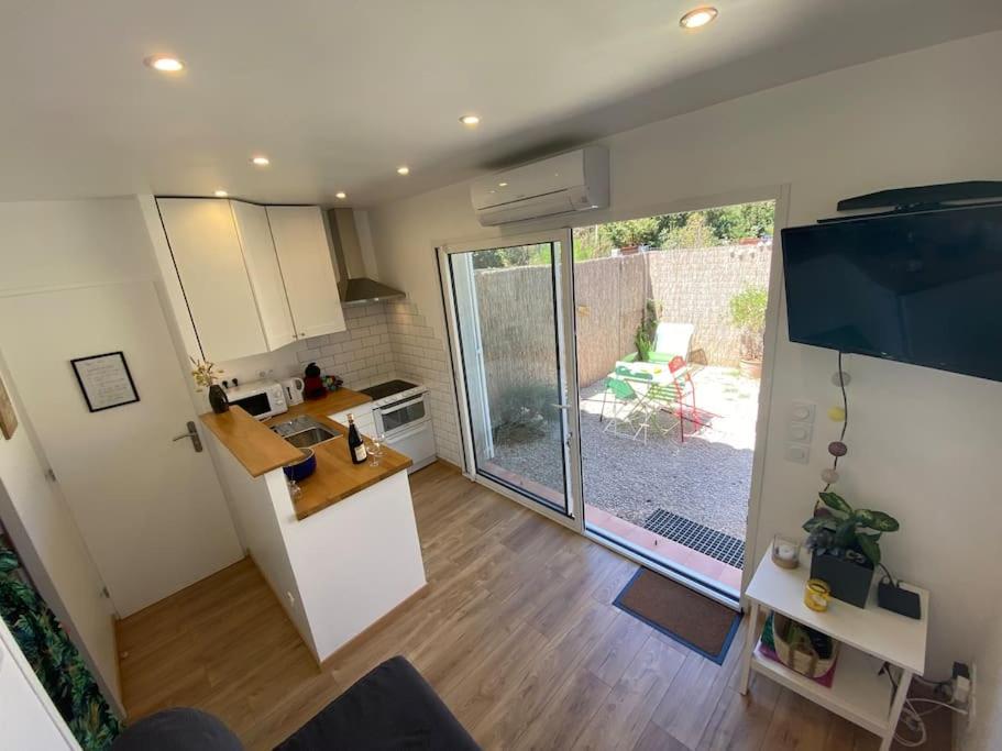 Adorable guest house avec parking prive sur place. - Housity