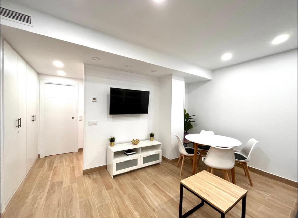 Maximilian Dreams - Housity