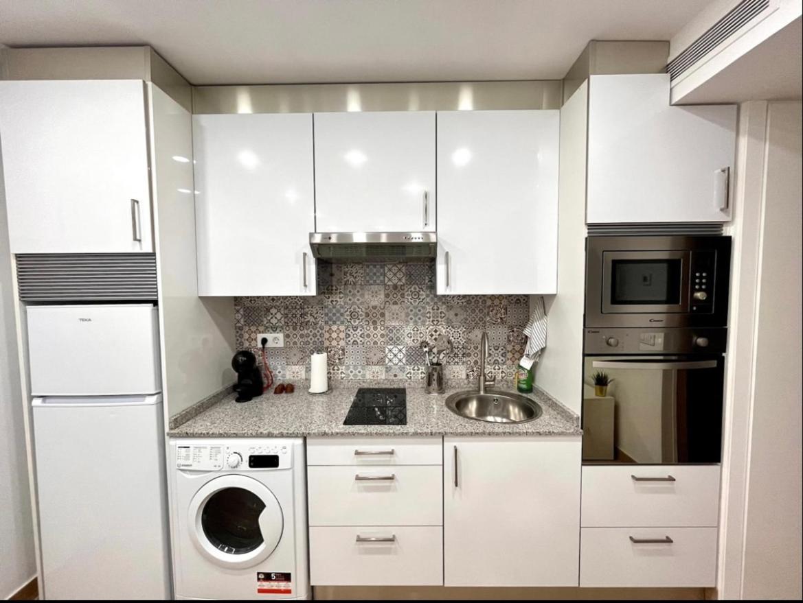 Maximilian Dreams - Housity