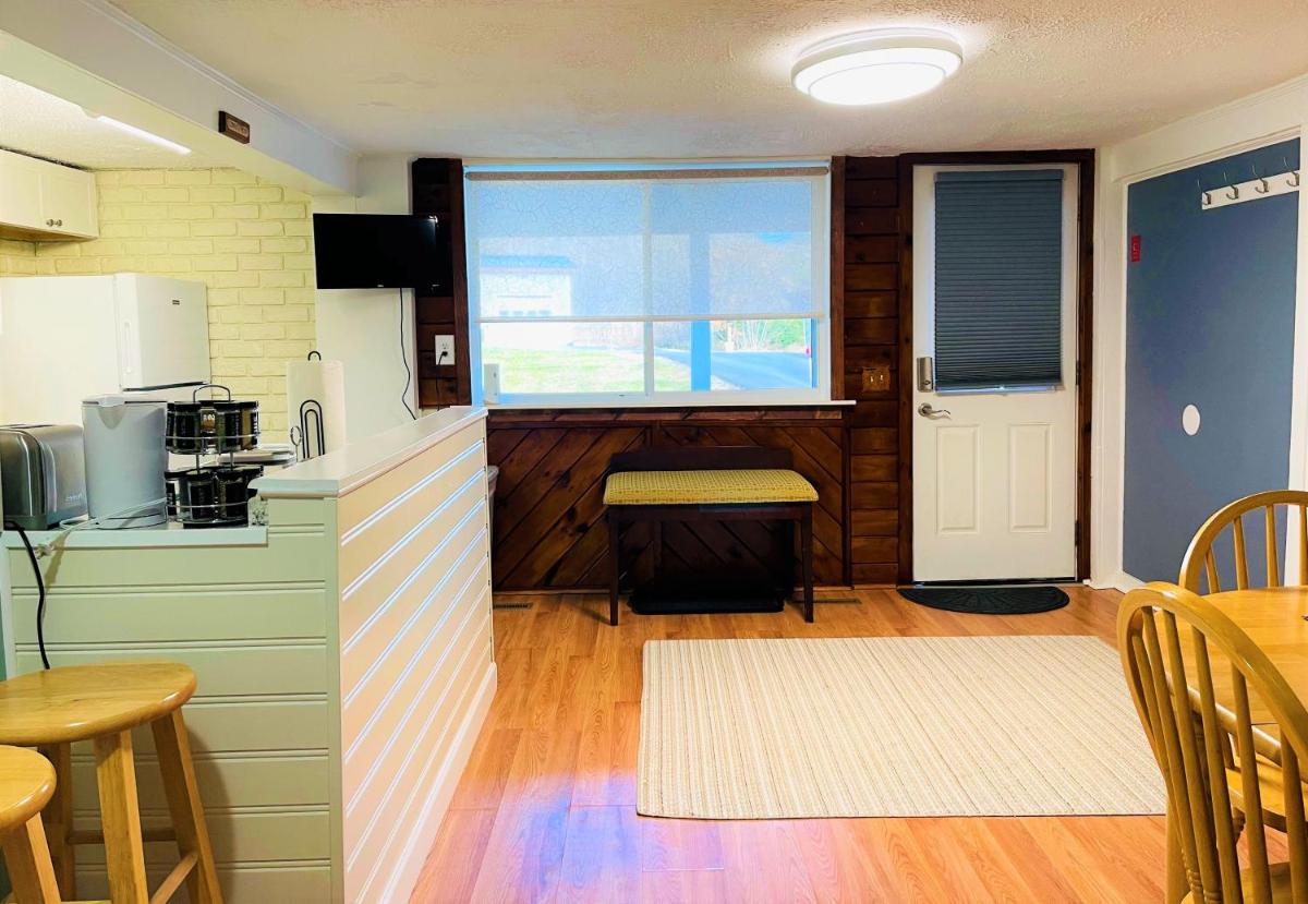 Suitetrails - 3 Bedroom House in Lincoln NH White Mountains