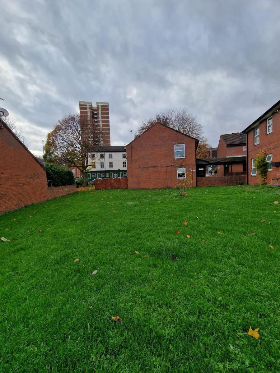 2 Bedroom Cozy Chambers with free parking - Housity