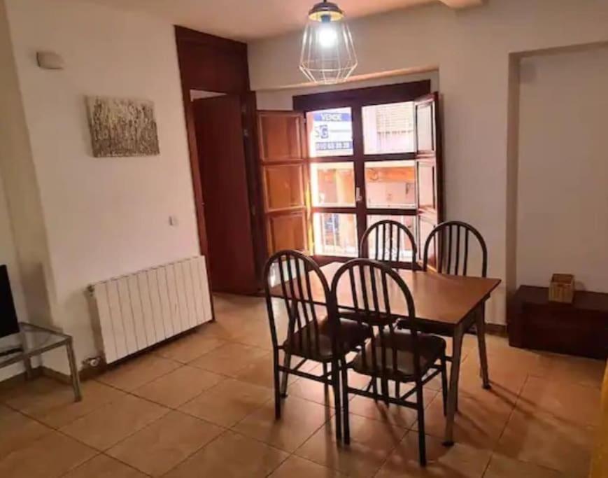 Corrala de San Antón. Sencillo apartamento en pleno centro - Housity