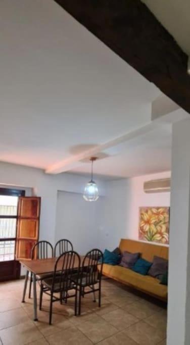 Corrala de San Antón. Sencillo apartamento en pleno centro - Housity