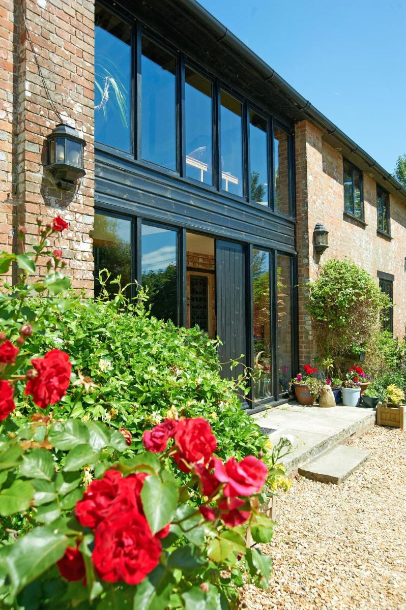Hilltop Barn - Housity