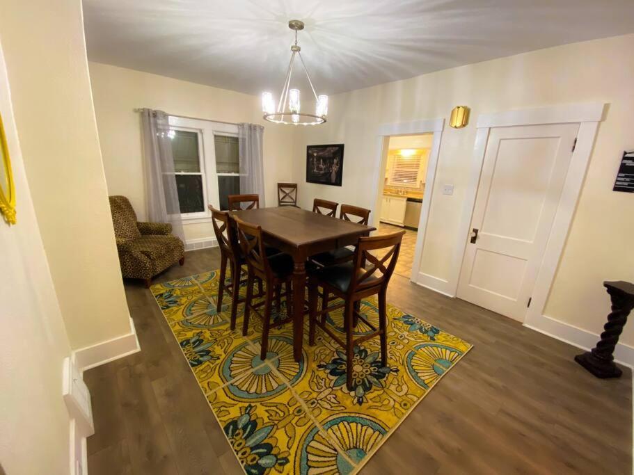 The Hollywood House - Housity