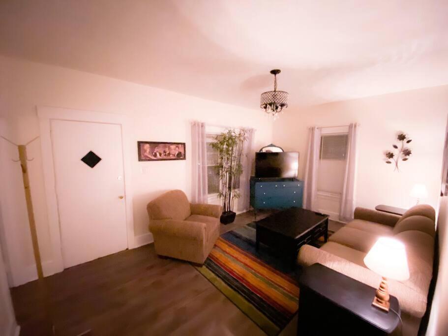 The Hollywood House - Housity