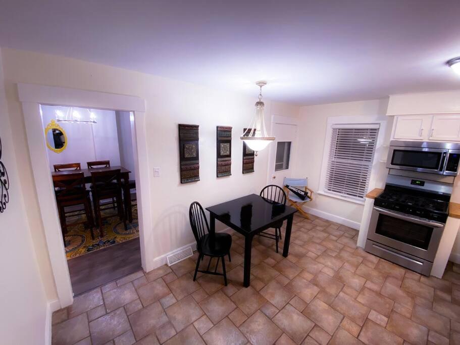 The Hollywood House - Housity